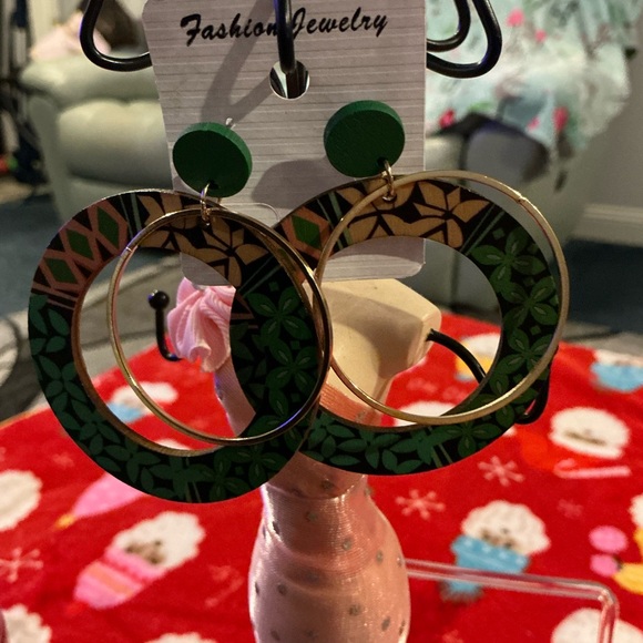 Earrings - Picture 5 of 8